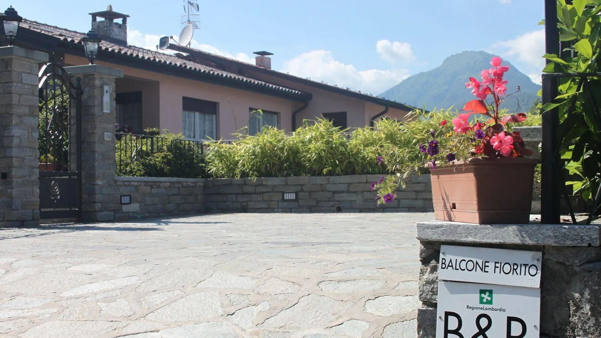 Balcone Fiorito Bed & Breakfast Menaggio Italy